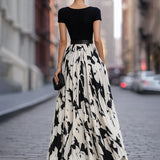 Rochie Maxi Plisată cu Imprimare Abstractă