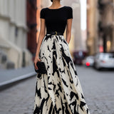 Rochie Maxi Plisată cu Imprimare Abstractă