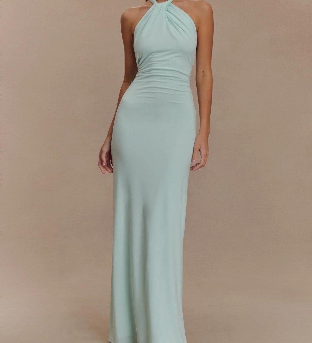 Setela | O rochie lungă elegantă și rafinată