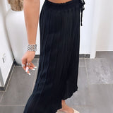 Maya | Pantaloni plisati Melnas — confort ușor și croială elegantă