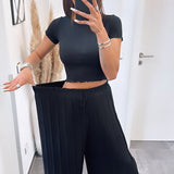 Maya | Pantaloni plisati Melnas — confort ușor și croială elegantă
