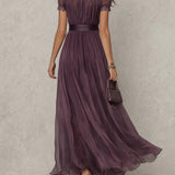Flavia | Rochie Elegantă Lungă Violetă cu Decupaj în Formă de Picătură și Dantelă