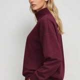 Maarja | Rochie-bluză extrem de călduroasă cu guler semi-închis, de culoare negru-cireș